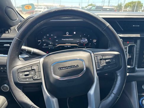 Used 2022 GMC Yukon XL Denali RWD image 12