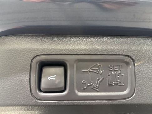 Used 2023 Ford Expedition Limited AWD/4WD image 12
