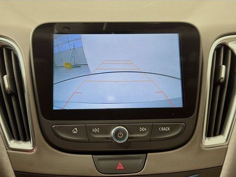 Used 2018 Chevrolet Malibu LT FWD image 14