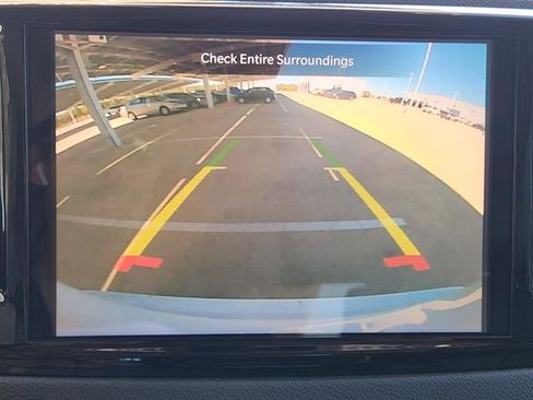 Used 2024 Chrysler Pacifica Touring-L image 14