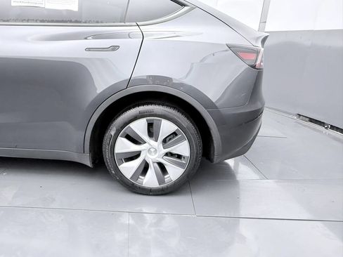 Used 2024 Tesla Model Y Long Range AWD/4WD image 38