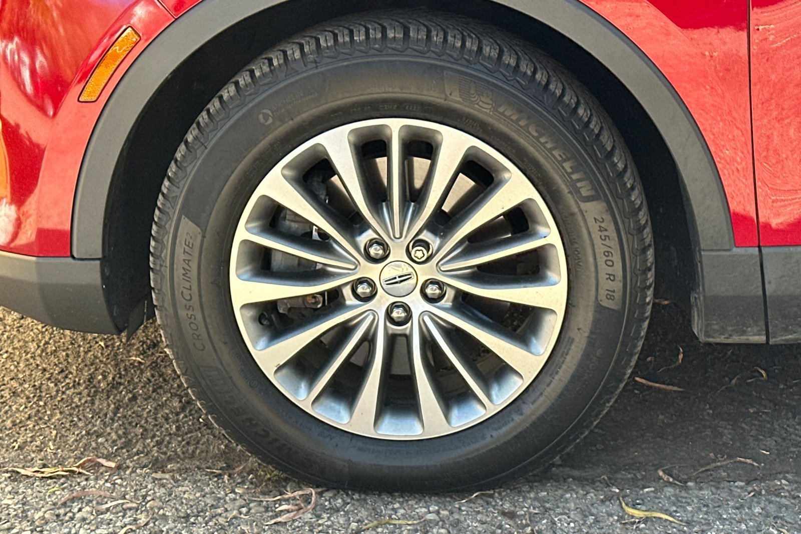 Used 2018 Lincoln MKX Select w/ Select Plus Package AWD/4WD image 7