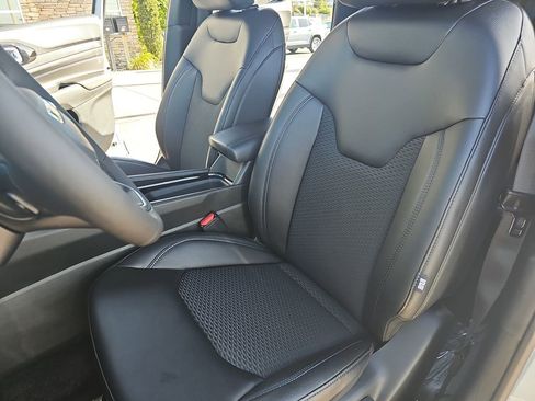 New 2026 Jeep Compass Latitude image 14