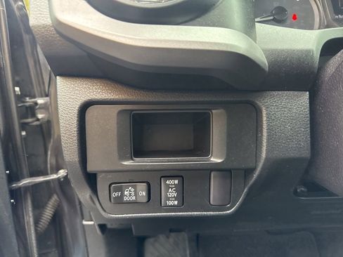 Used 2016 Toyota Tacoma TRD Off-Road w/ Towing Package image 19