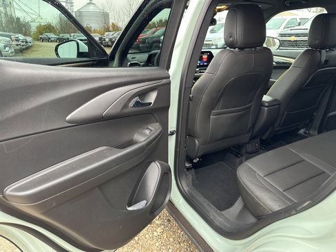 Used 2025 Chevrolet TrailBlazer ACTIV w/ Convenience Package image 16