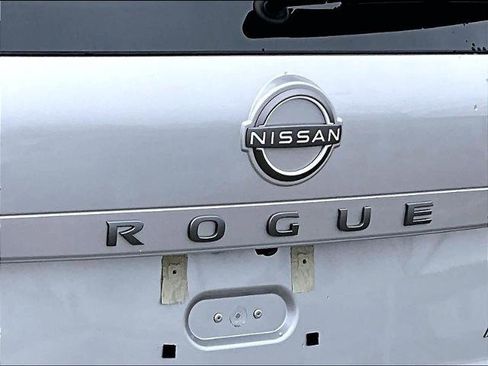 Used 2025 Nissan Rogue S AWD/4WD image 27
