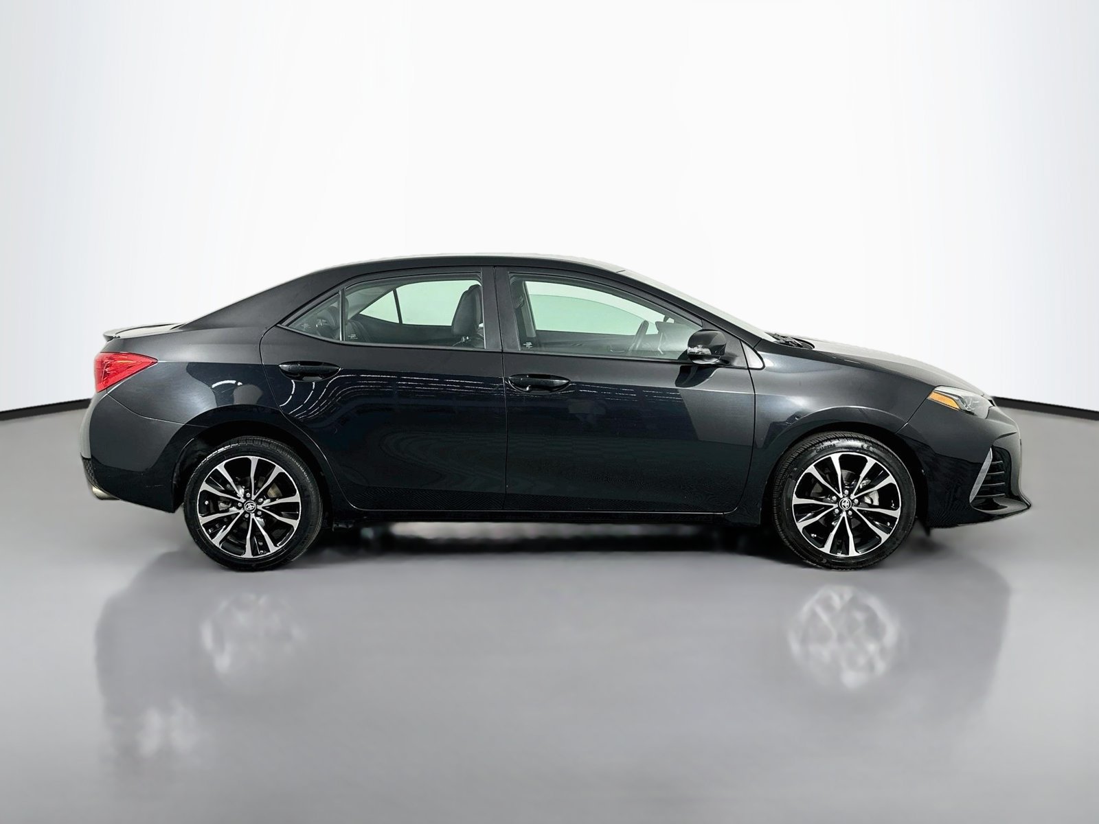 Used 2017 Toyota Corolla SE FWD image 8