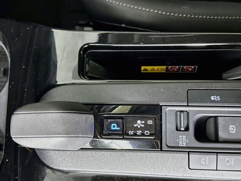 Used 2024 Toyota Prius XLE FWD image 19