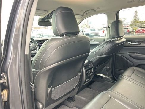 Used 2024 Jeep Grand Cherokee Limited w/ Black Appearance Package image 22