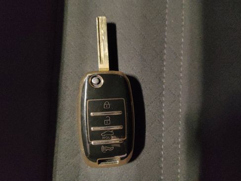 Used 2019 Kia Sorento L image 32