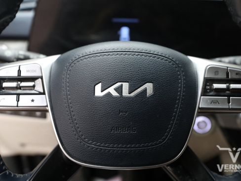Used 2024 Kia Telluride EX w/ EX Captain's Chair Package FWD image 23