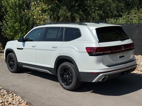 New 2026 Volkswagen Atlas Peak Edition image 3