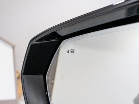 Used 2025 GMC Yukon Elevation AWD/4WD image 13