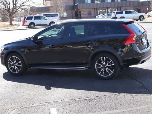 Used 2016 Volvo V60 T5 Cross Country Platinum image 8