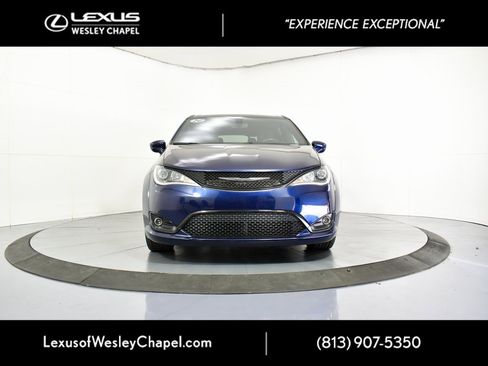 Used 2020 Chrysler Pacifica Touring w/ S Appearance Package image 13