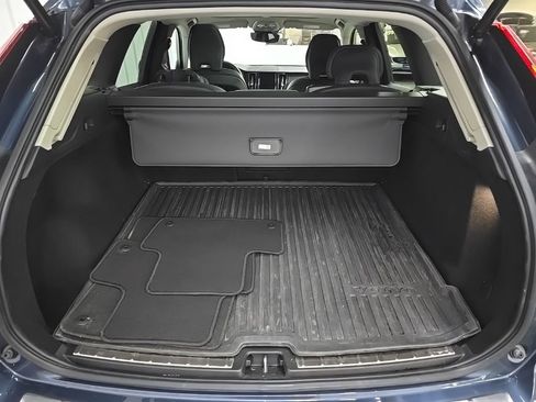 Used 2023 Volvo XC60 B5 Plus AWD/4WD image 12