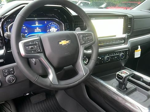 Used 2025 Chevrolet Silverado 1500 LTZ image 20