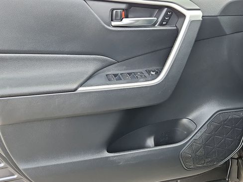 Used 2019 Toyota RAV4 XLE Premium w/ Cold Weather Package AWD/4WD image 28