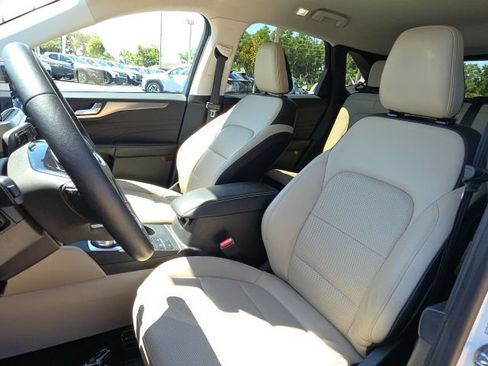 Used 2021 Ford Escape Titanium FWD image 4