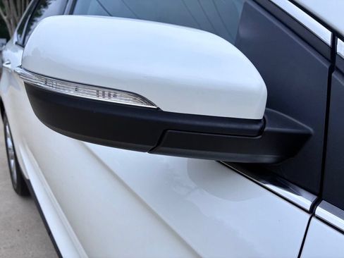 Used 2021 Ford Edge Titanium FWD image 3