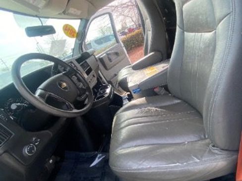 Used 2014 Chevrolet Express 2500 image 17