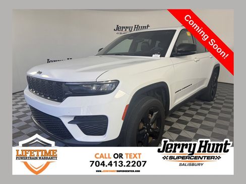 Used 2023 Jeep Grand Cherokee Altitude AWD/4WD image 1