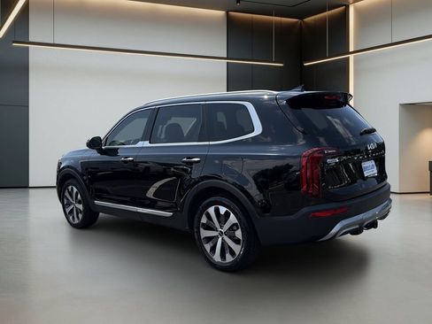 Used 2022 Kia Telluride S FWD image 3