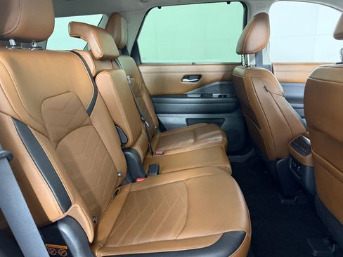 Used 2022 Nissan Pathfinder Platinum w/ Cargo Package FWD image 32
