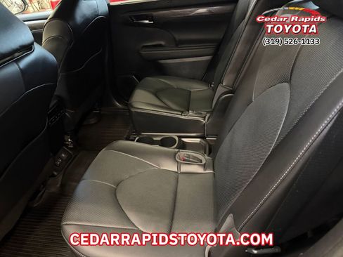 Used 2023 Toyota Highlander Limited image 9