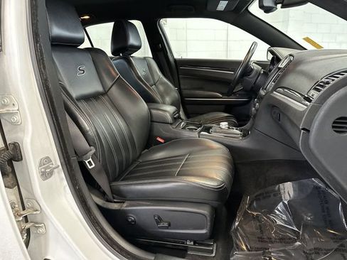 Used 2017 Chrysler 300 S image 27