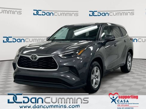 Used 2022 Toyota Highlander L FWD image 1