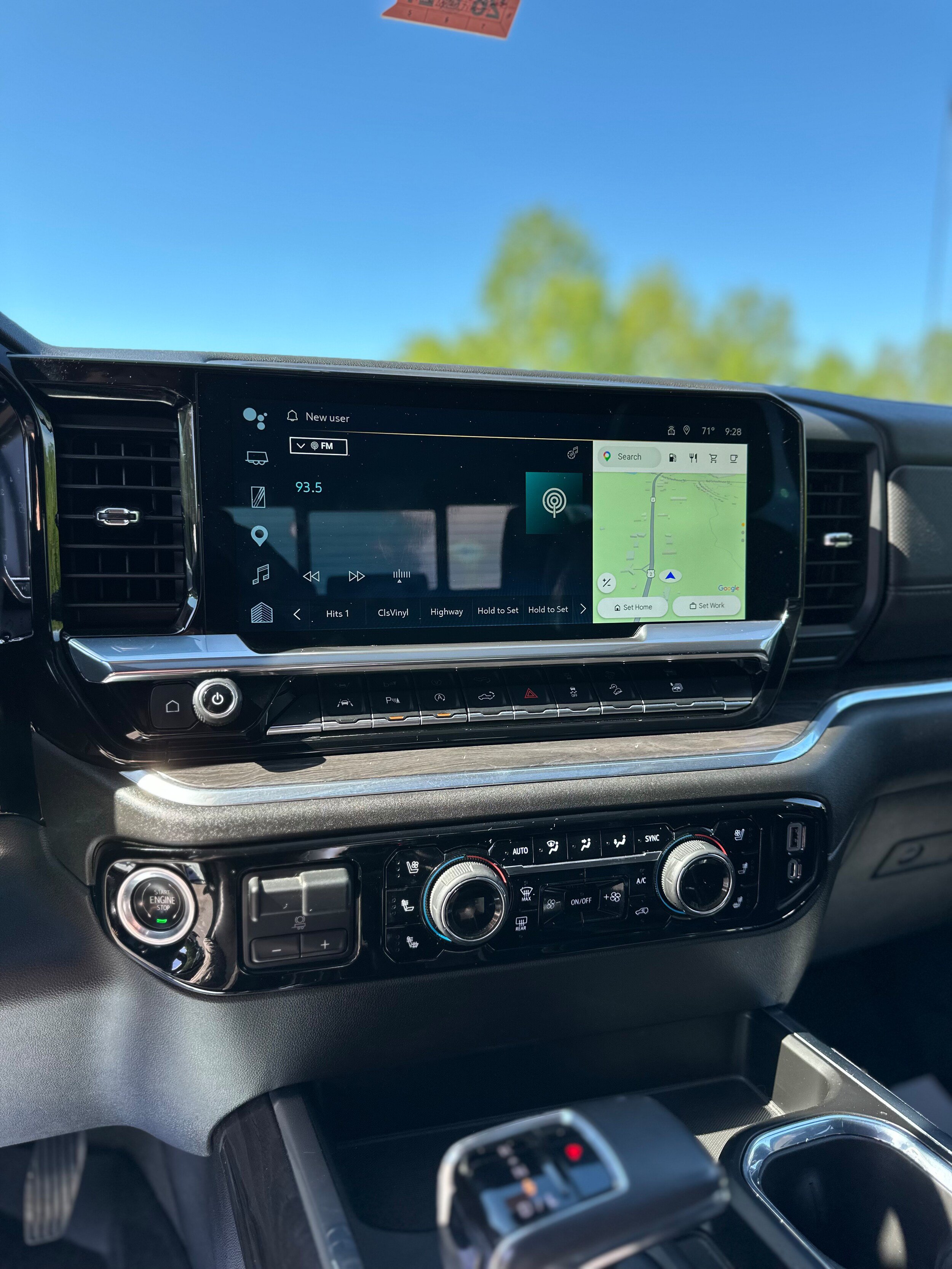 Used 2022 Chevrolet Silverado 1500 LTZ w/ LTZ Premium Package AWD/4WD image 11