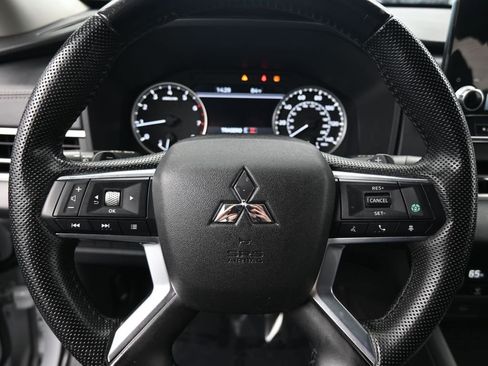 Used 2022 Mitsubishi Outlander SE image 14