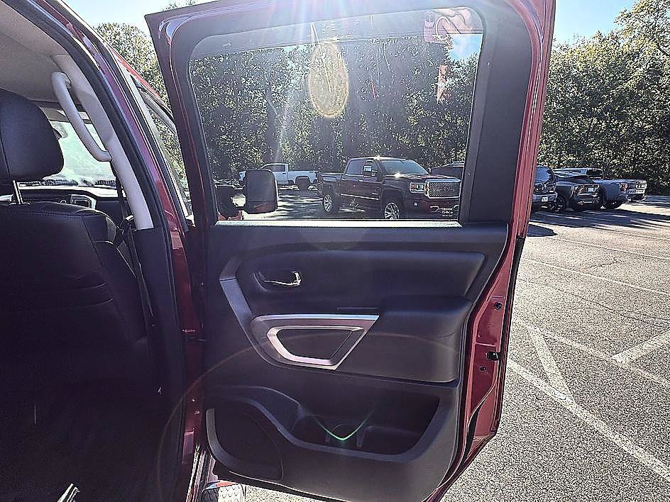 Used 2017 Nissan Titan SV RWD image 28