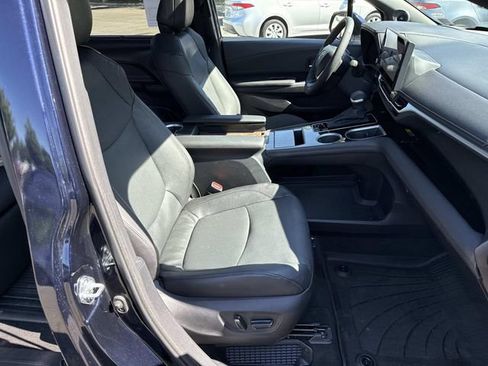 Used 2026 Toyota Sienna Platinum AWD/4WD image 9