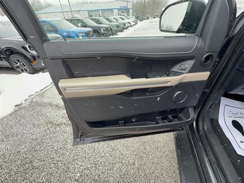Used 2024 Ford Expedition Limited image 10