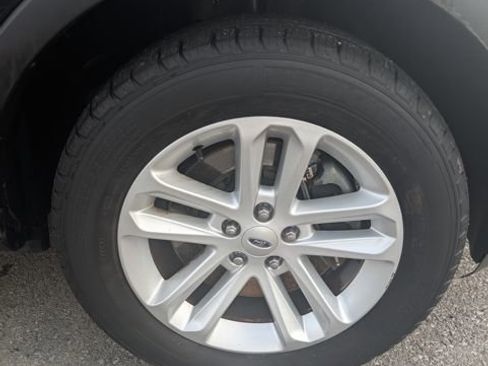 Used 2015 Ford Explorer XLT w/ Equipment Group 202B image 24