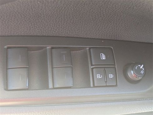 Used 2024 Toyota Camry SE image 12