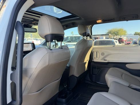 Used 2021 Toyota Sienna XLE image 24