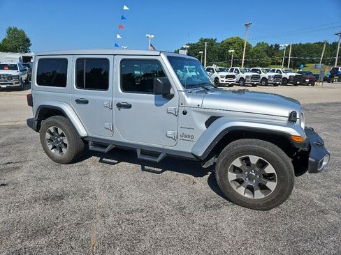 Used 2023 Jeep Wrangler Unlimited Sahara w/ LED Lighting Group AWD/4WD image 3