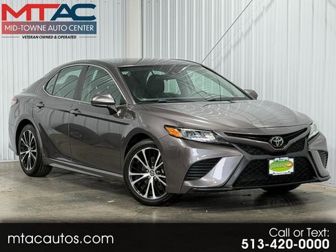 Used 2019 Toyota Camry SE w/ Carpet Mat Package FWD image 1