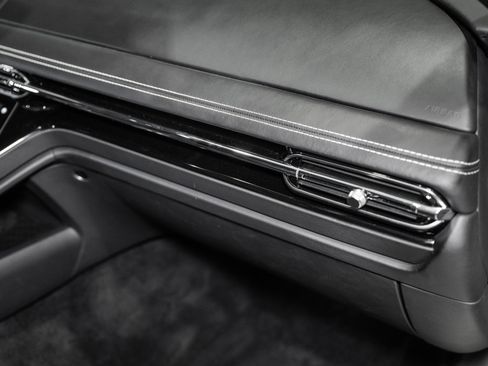 Used 2024 Aston Martin DB12 Coupe image 18