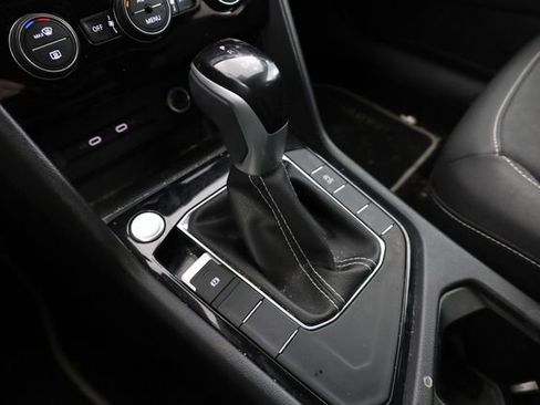 Used 2024 Volkswagen Taos SE image 21