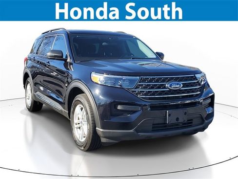 Used 2023 Ford Explorer XLT image 1