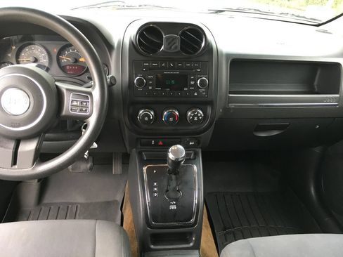 Used 2016 Jeep Patriot Sport w/ Power Value Group AWD/4WD image 22