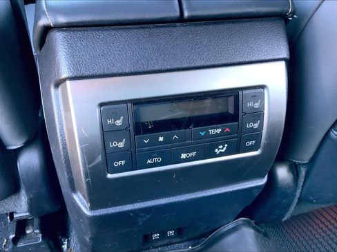 Used 2022 Lexus GX 460 Premium w/ Premium Package image 34