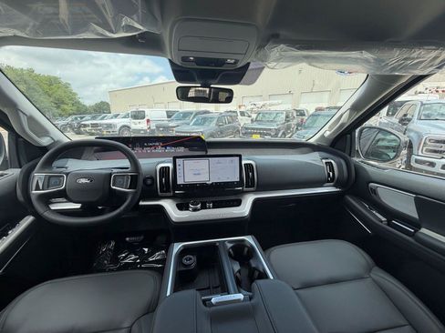 New 2026 Ford Expedition Active RWD image 4