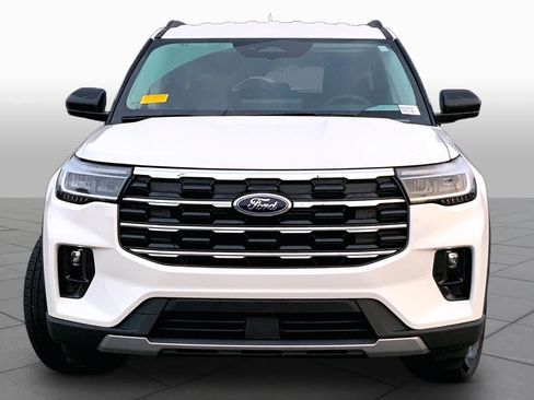 Certified 2025 Ford Explorer Active w/ Active Comfort Package RWD image 4