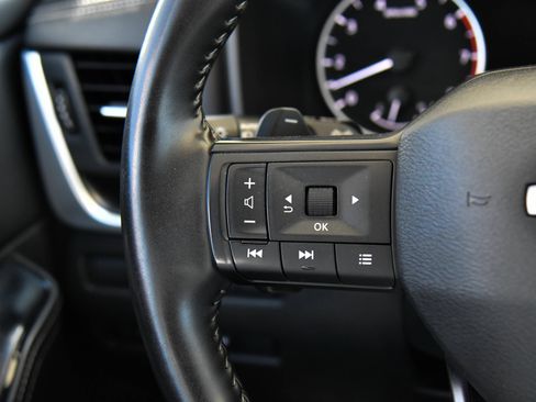 Used 2025 Nissan Rogue SV AWD/4WD image 29