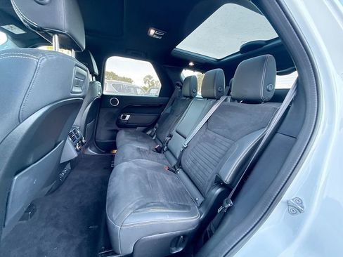 Used 2023 Land Rover Discovery S R-Dynamic image 27